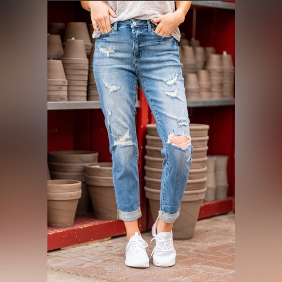 NWT JUDY BLUE High Rise Boyfriend Distressed Light Wash Jeans - Picture 9 of 16